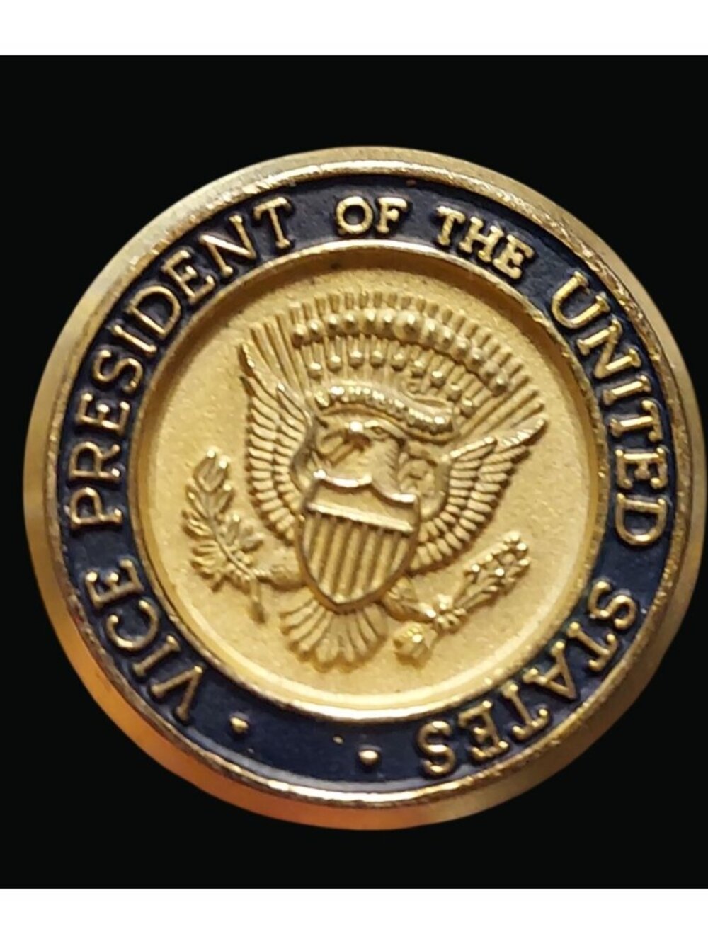 Vintage Vice President Of The United States Gold Lapel Pin Dan Quayle Signature